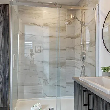La Fleur Urbaine De Portneuf : 2.5 Bathrooms, Hot Tub, Sauna And Pool Pont-Rouge Exterior photo
