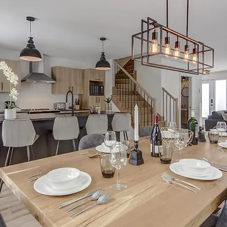 La Fleur Urbaine De Portneuf : 2.5 Bathrooms, Hot Tub, Sauna And Pool Pont-Rouge Exterior photo
