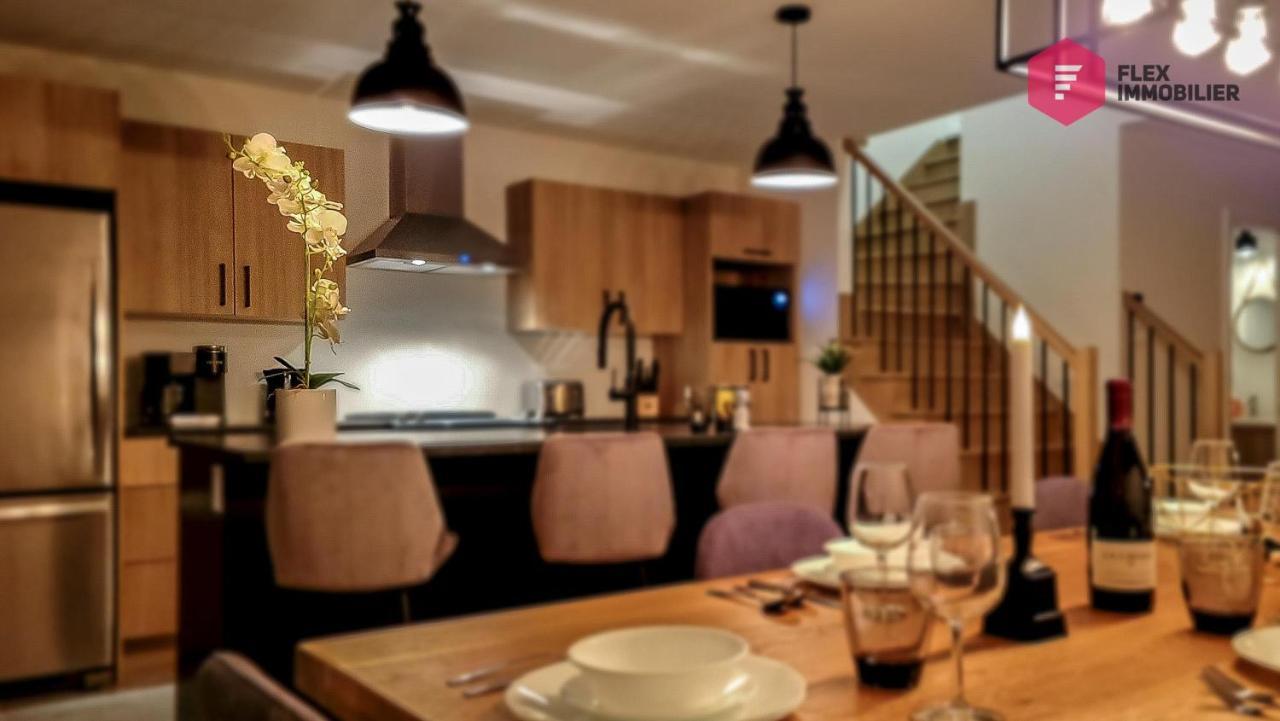 Chalet La Fleur Urbaine De Portneuf : 2.5 Bathrooms, Hot Tub, Sauna And Pool *