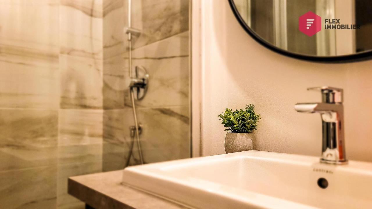La Fleur Urbaine De Portneuf : 2.5 Bathrooms, Hot Tub, Sauna And Pool Chalet *