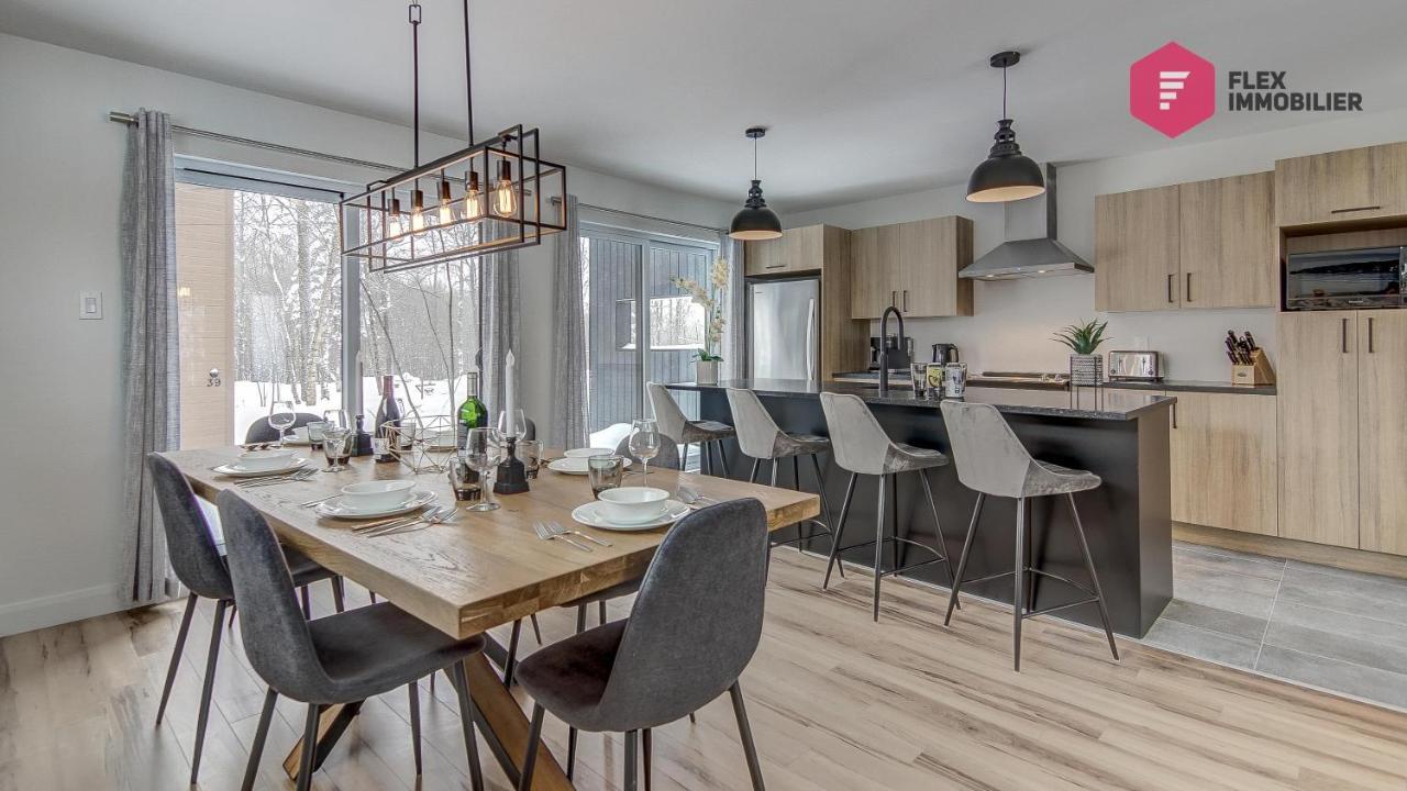Chalet La Fleur Urbaine De Portneuf : 2.5 Bathrooms, Hot Tub, Sauna And Pool Pont-Rouge