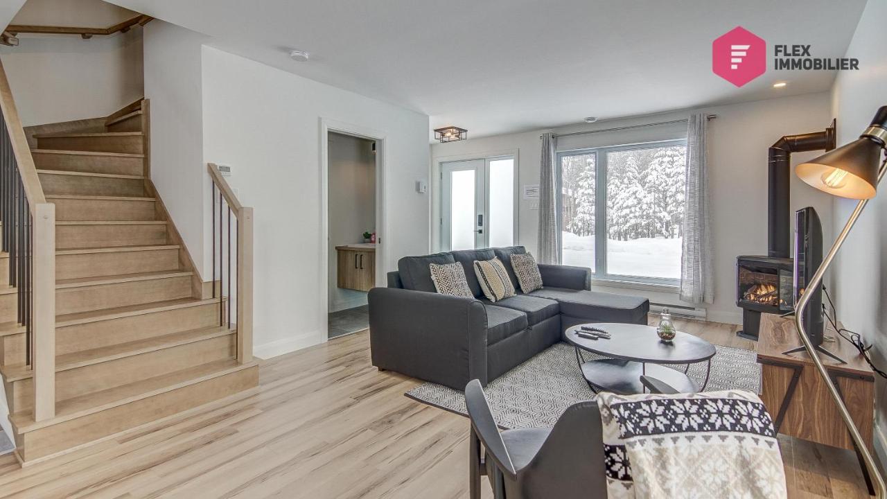 La Fleur Urbaine De Portneuf : 2.5 Bathrooms, Hot Tub, Sauna And Pool Chalet