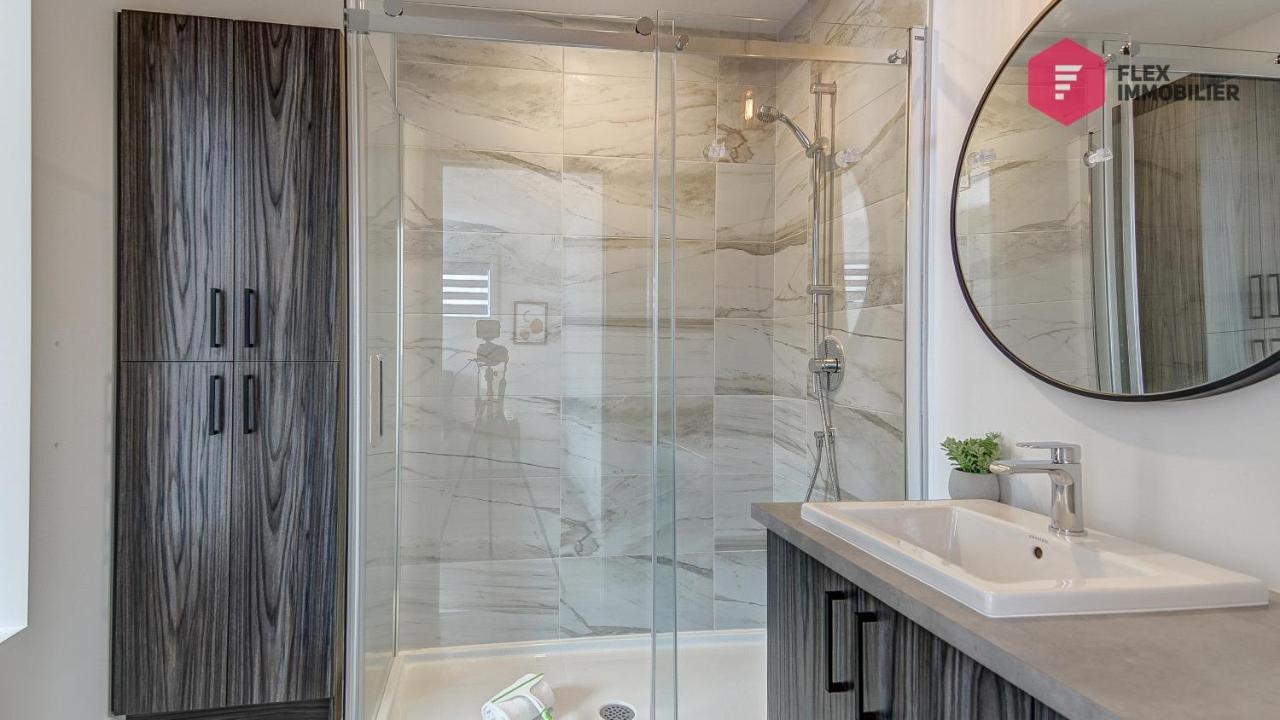 La Fleur Urbaine De Portneuf : 2.5 Bathrooms, Hot Tub, Sauna And Pool