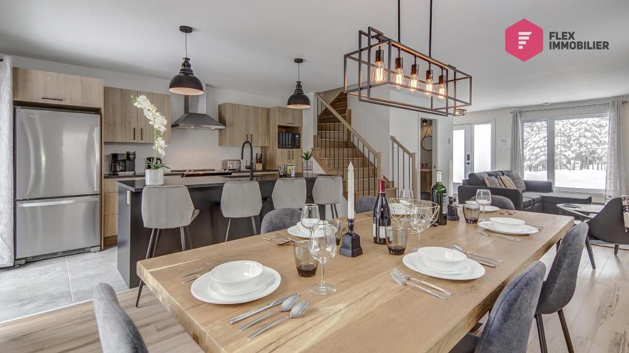 La Fleur Urbaine De Portneuf : 2.5 Bathrooms, Hot Tub, Sauna And Pool Chalet Pont-Rouge