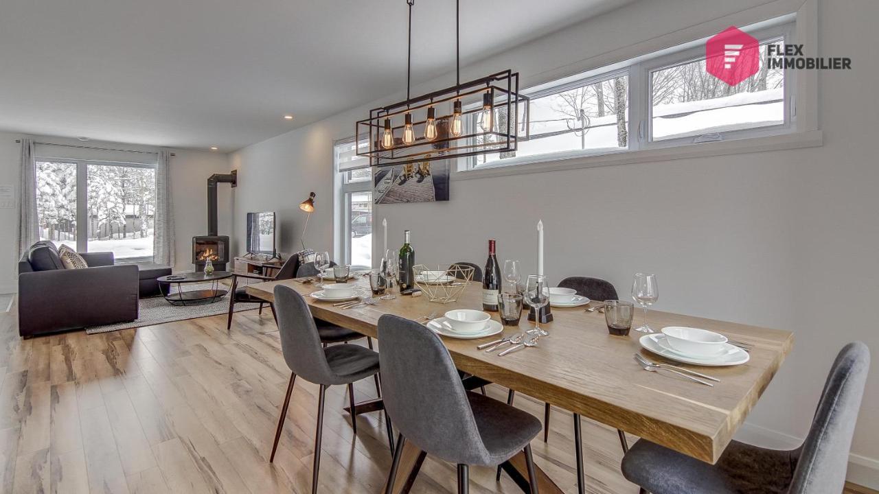 La Fleur Urbaine De Portneuf : 2.5 Bathrooms, Hot Tub, Sauna And Pool Chalet