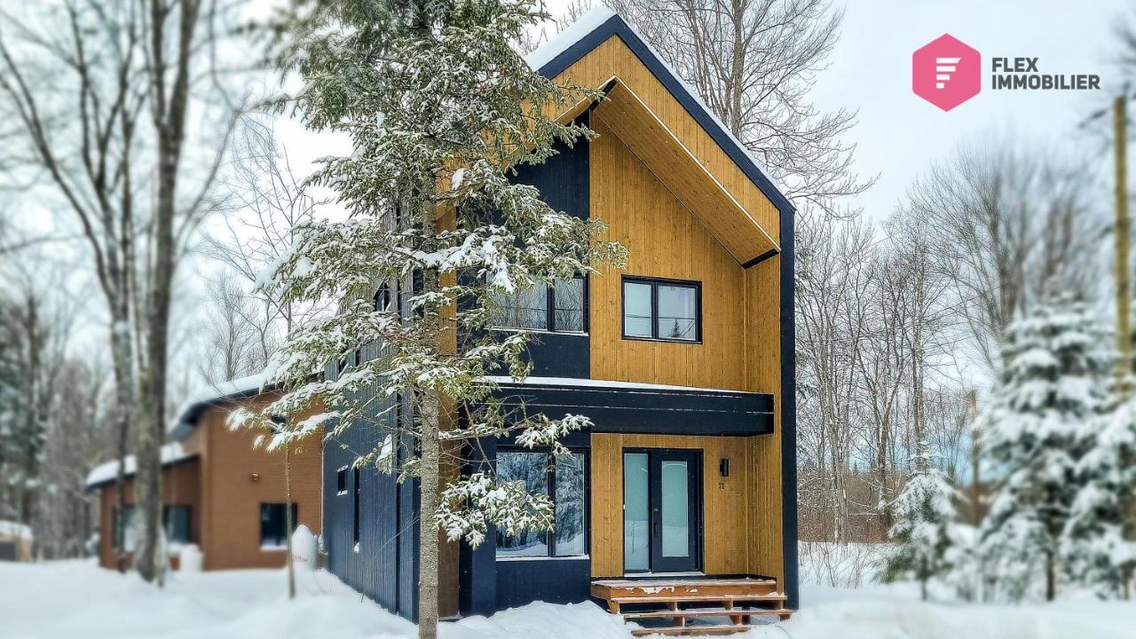 Chalet La Fleur Urbaine De Portneuf : 2.5 Bathrooms, Hot Tub, Sauna And Pool *