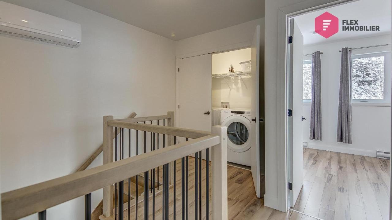 Chalet La Fleur Urbaine De Portneuf : 2.5 Bathrooms, Hot Tub, Sauna And Pool Pont-Rouge