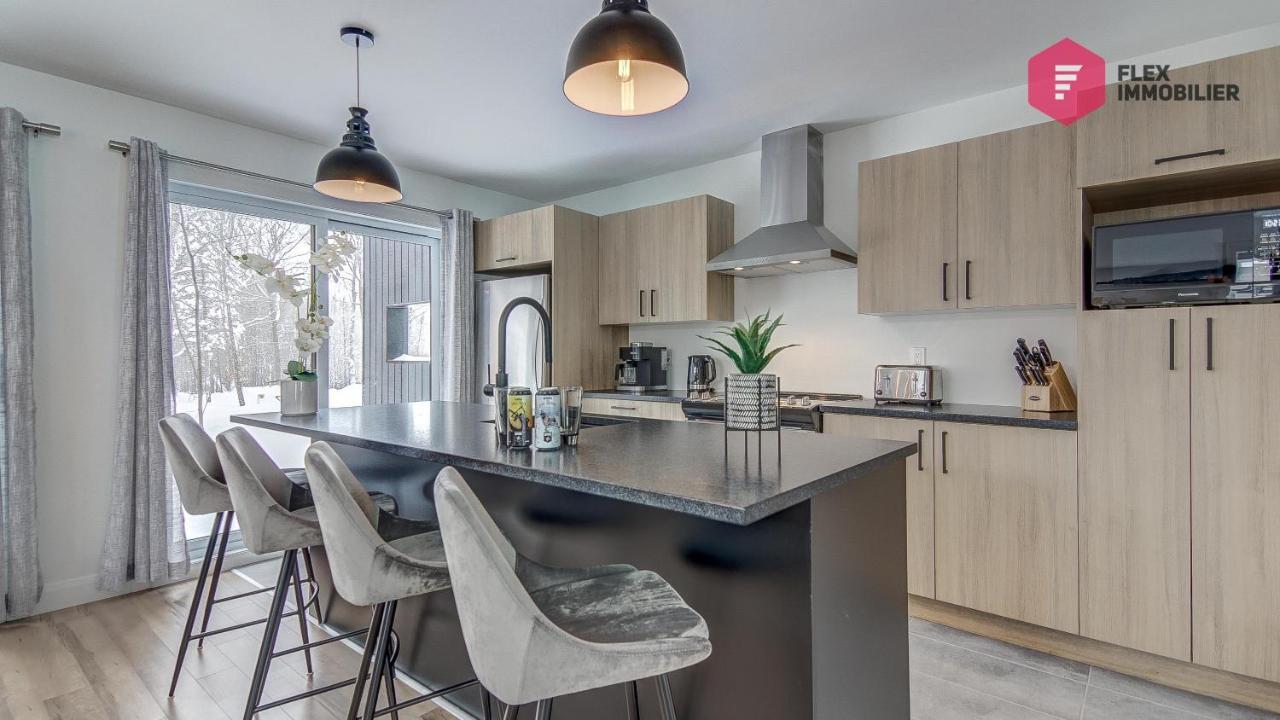 Chalet La Fleur Urbaine De Portneuf : 2.5 Bathrooms, Hot Tub, Sauna And Pool Pont-Rouge