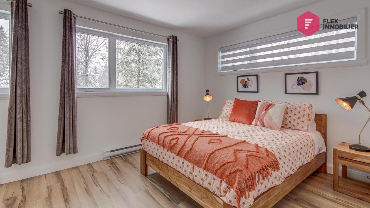 La Fleur Urbaine De Portneuf : 2.5 Bathrooms, Hot Tub, Sauna And Pool Chalet