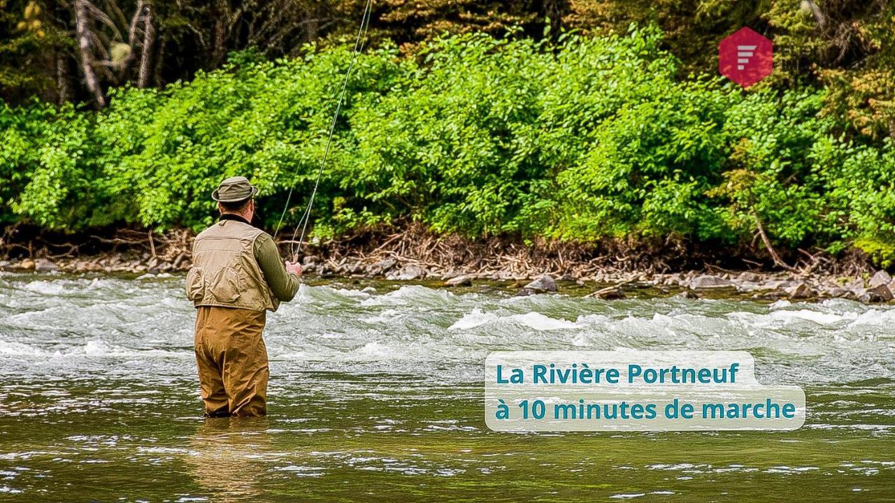Chalet La Fleur Urbaine De Portneuf : 2.5 Bathrooms, Hot Tub, Sauna And Pool *