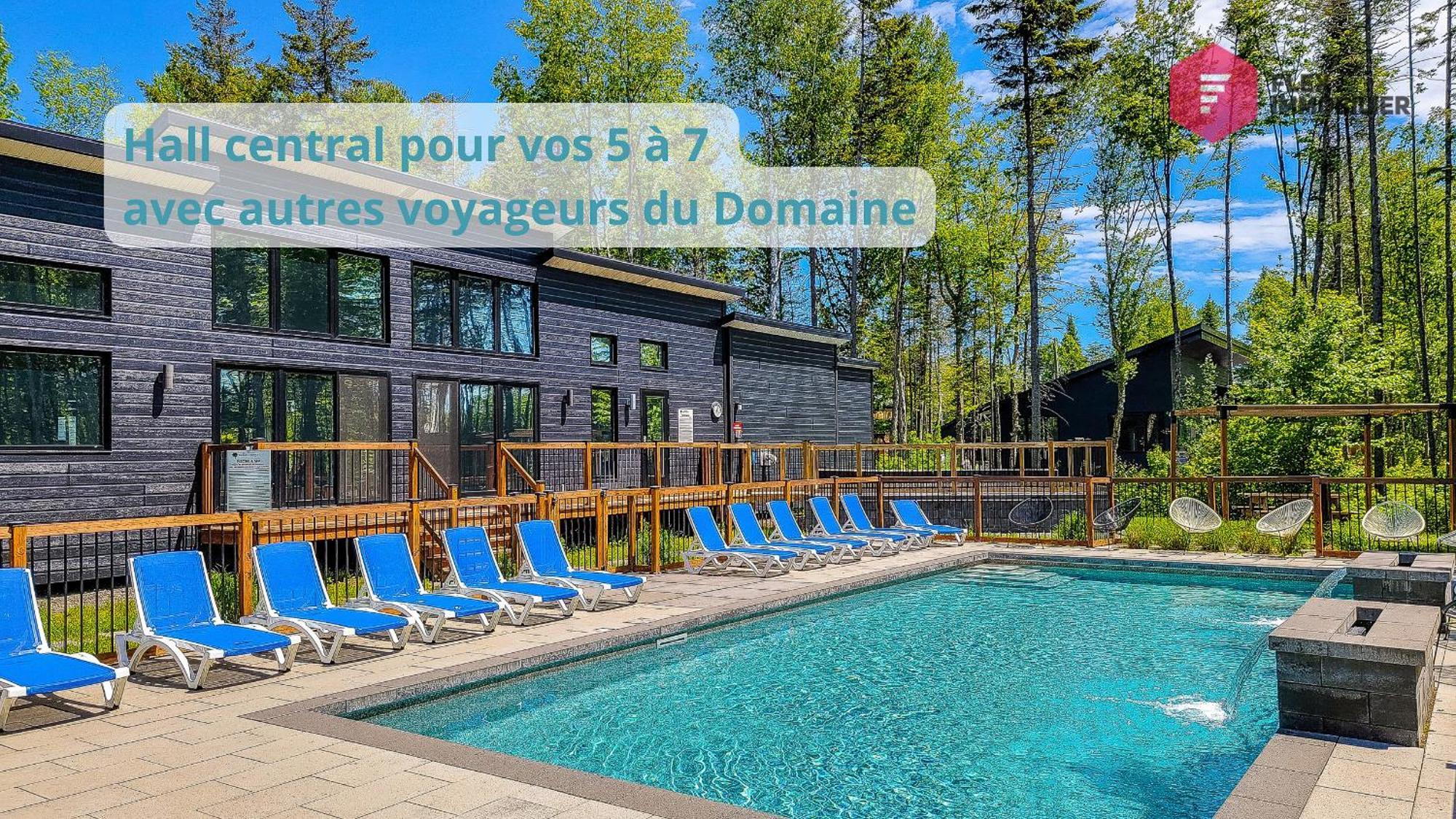 La Fleur Urbaine De Portneuf : 2.5 Bathrooms, Hot Tub, Sauna And Pool Chalet